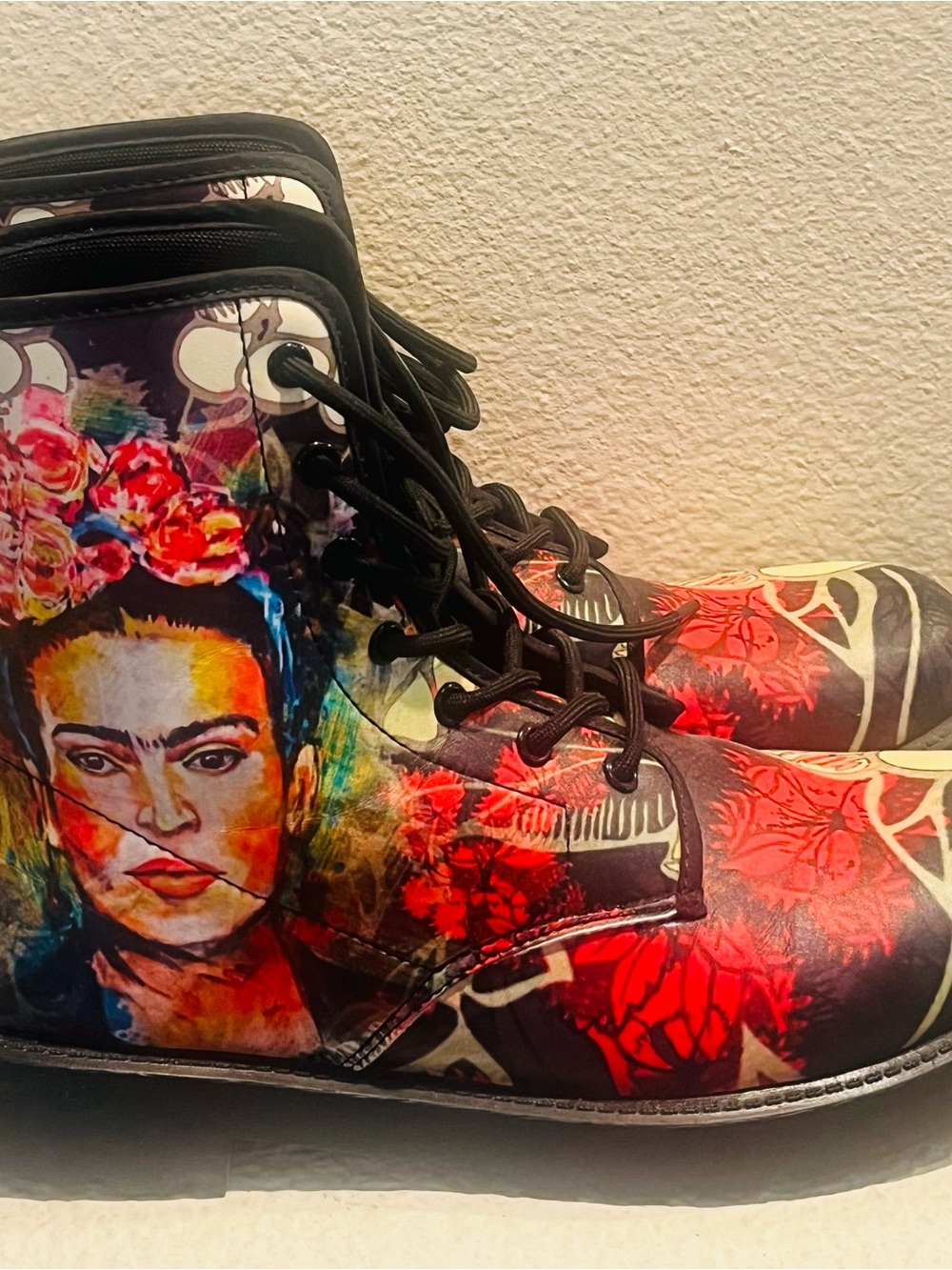 Multicolor Frida Kahlo Lace-Up Women's Boots, size 9